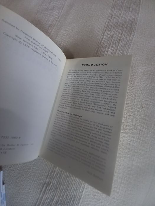 Livro sobre camiões antigos americanos