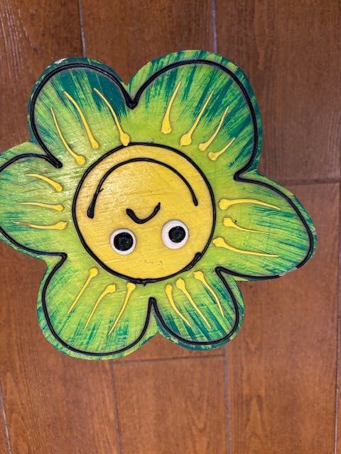 Banco de madeira pintura artesanal assinado pelo autor formato flor
