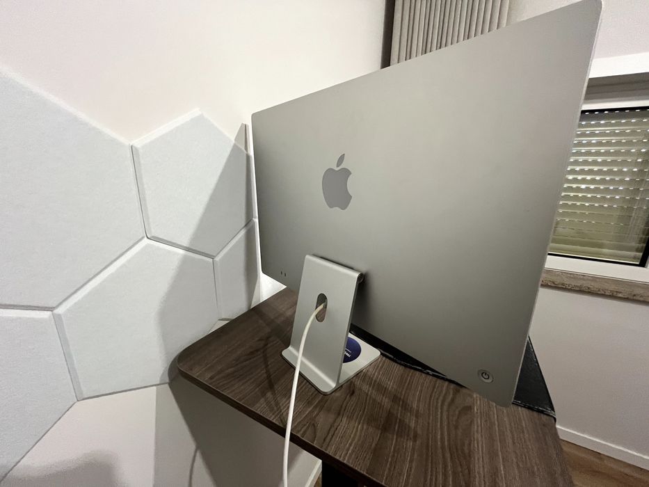 iMac 24″ (M1) – “Like New” Condition – Very Light Use64584578092290122