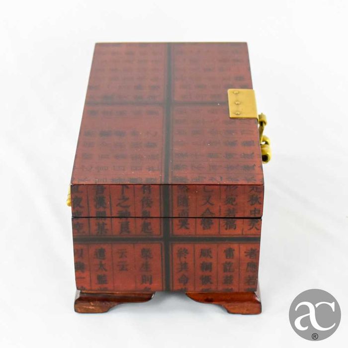 Caixa / Guarda-joias com carateres chineses, madeira e metal dourado
