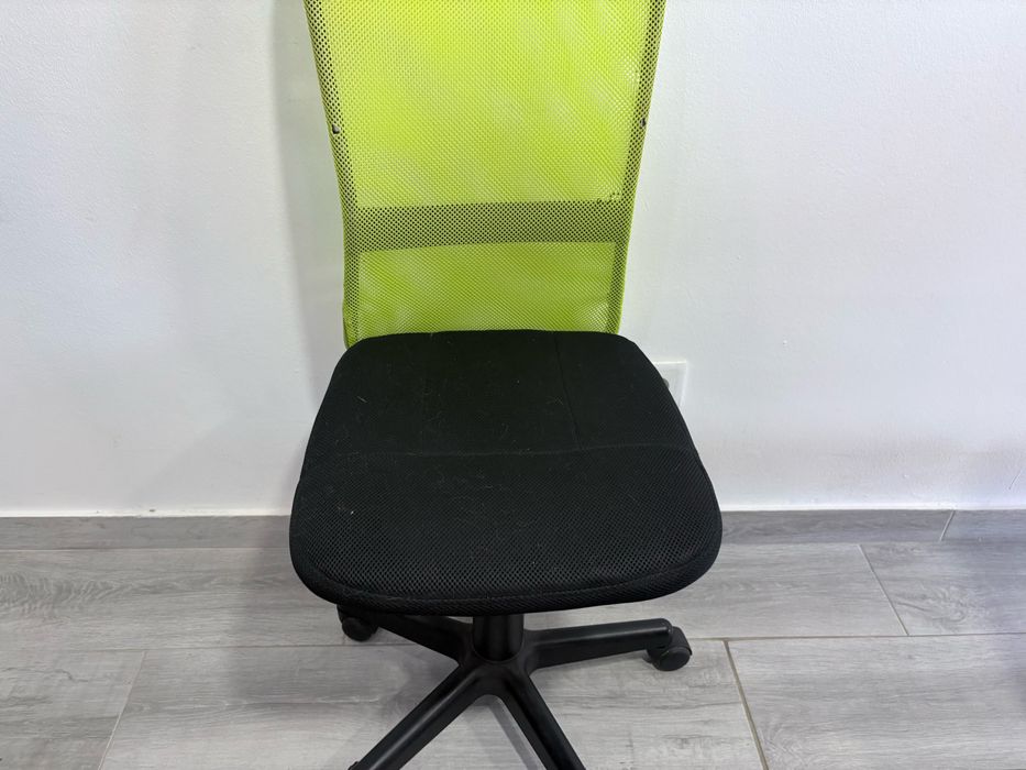 Cadeira Escritório Verde Preta Regulável [72]