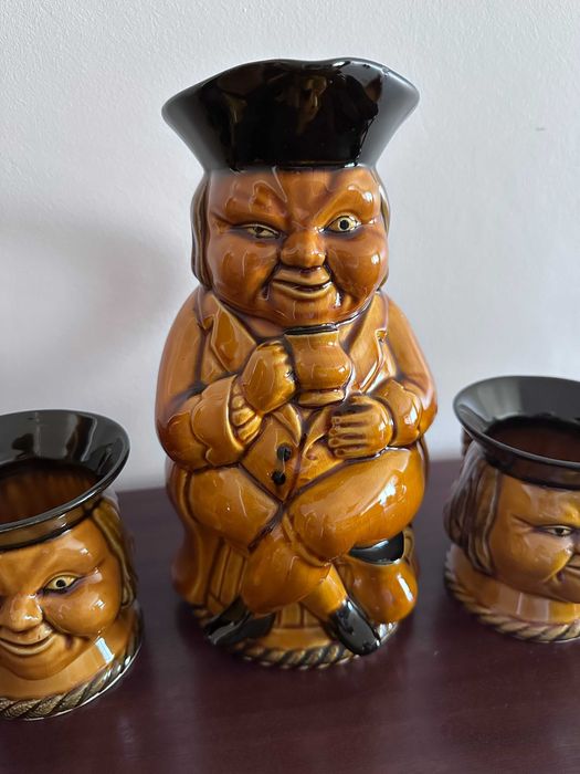 Jarro e 6 canecas da Fábrica Subtil