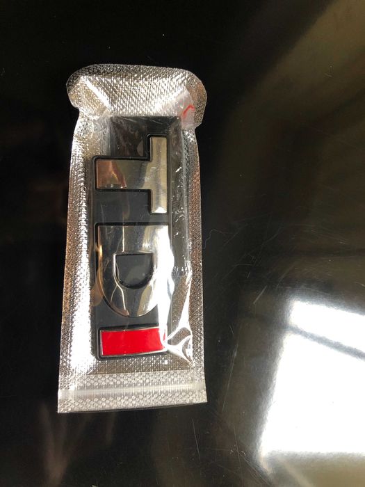 Vendo conjunto de acessórios decorativos TDI para carro