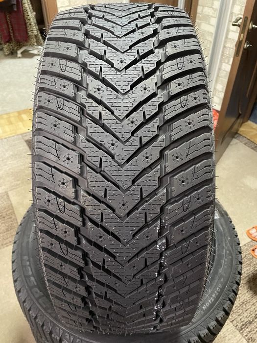 Шини зимові НОВІ  KAPSEN 235/45R18