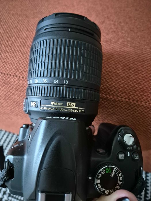 Nikon D3000 + lente Nikon 18-105mm