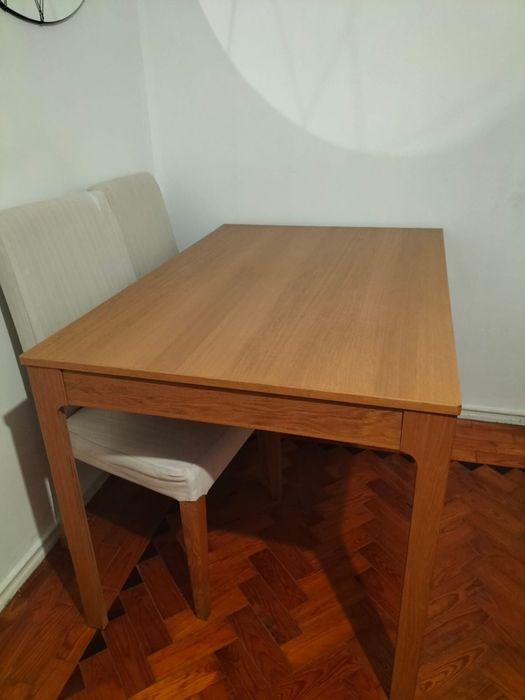 Mesa extensivel 4 cadeiras ikea com forra branca pes castanhos