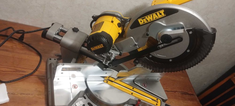 торцовка DeWalt DWS709  з протяжкою США