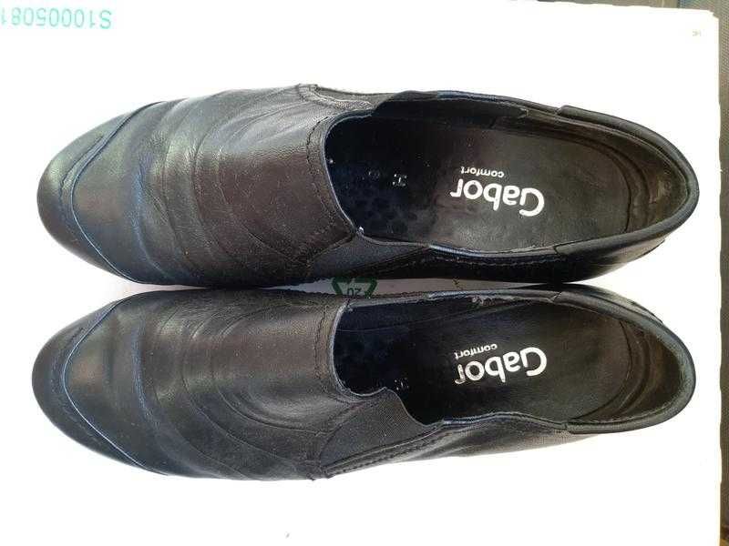 Жіночі чорні шкіряні туфлі на широку, повну ногу