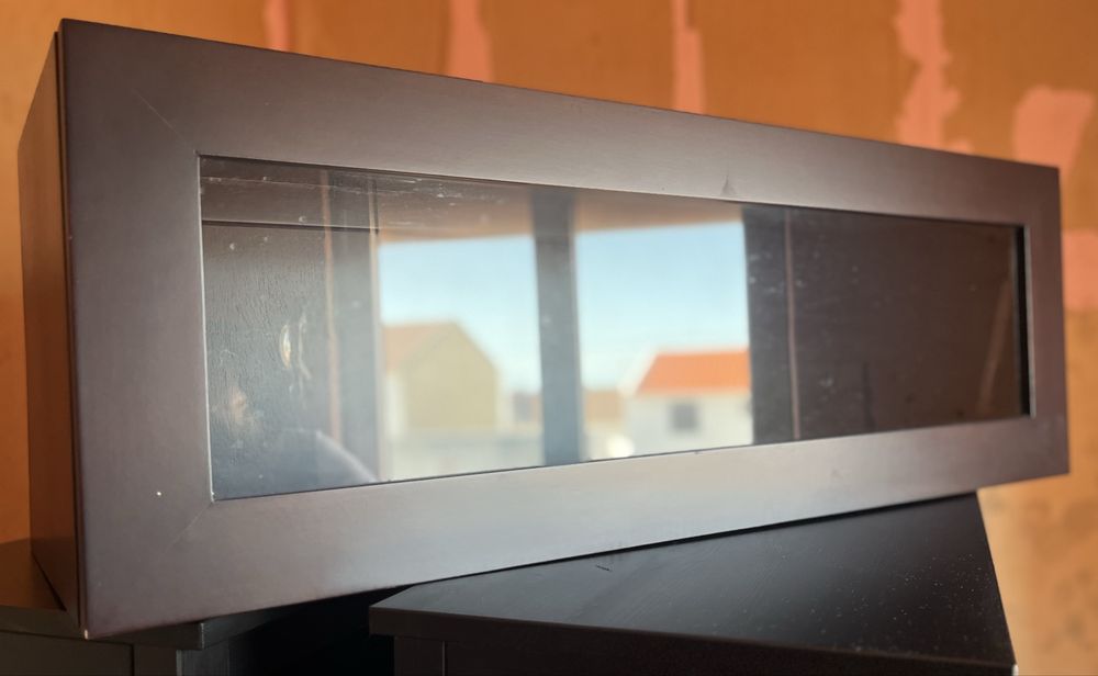 Estante bloco parede com porta vidro