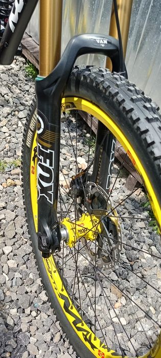 Rower Kona coilair fox, saint, mavic.