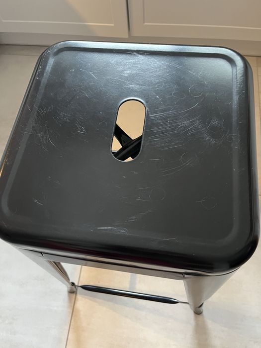 Czarne krzeslo barowe hoker paris