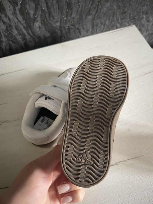 Продам детские кроссовки Adidas оригинальние