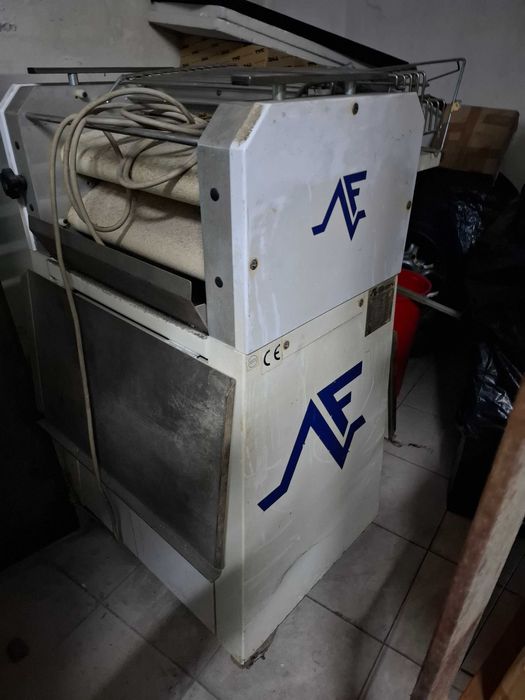 Enroladora de baguetes e pão