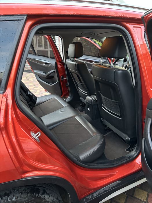 Автомобіль BMW X1 машина, легкова
