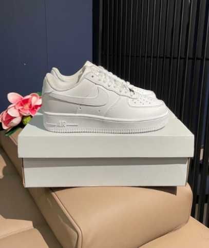 Buty Nike Air Force 1 Low '07 White R. 38