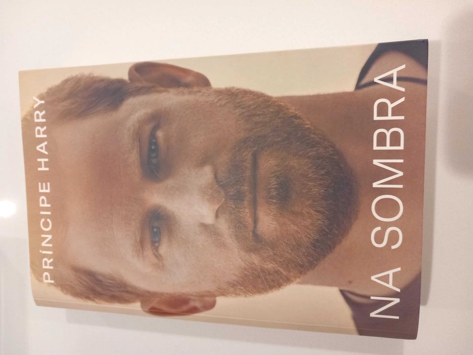 Livro Principe Harry  "Na Sombra"