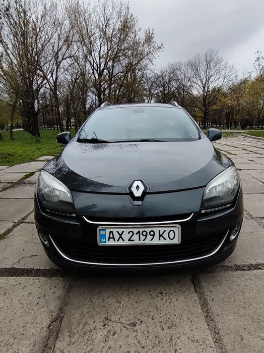 Продам семейный автомобиль меган3
