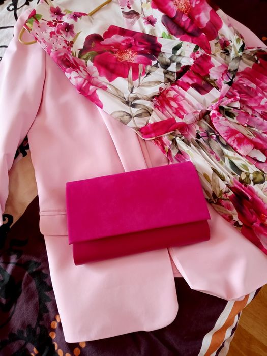 Sukienka na wakacje plisowana fuksja