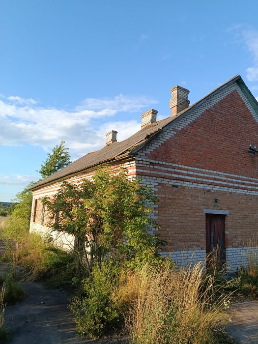 Продам  комерційну нерухомість,хату, виробництво, майстерню,гараж