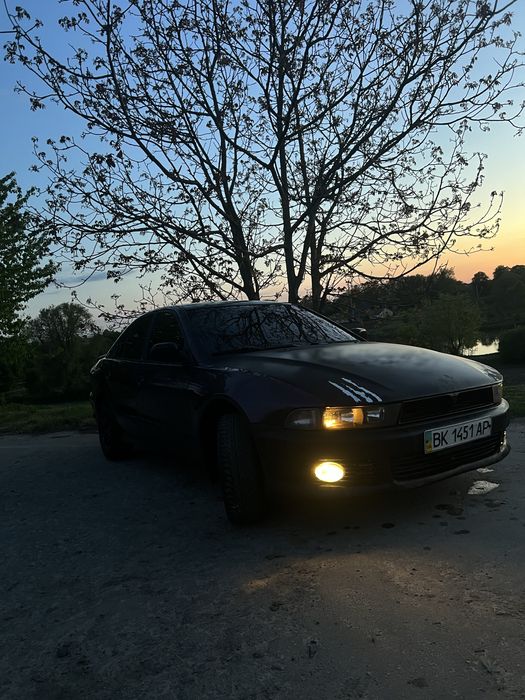 Mitsubishi Galant 8