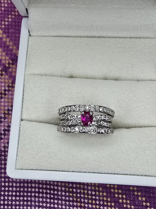 Кольцо с натуральными бриллиантами  и рубином,платина 900 ,золото