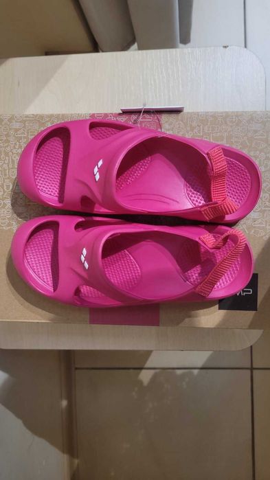 Продам фірмові дитячі тапочки для басейну та пляжу Arena  SOFTY KIDS