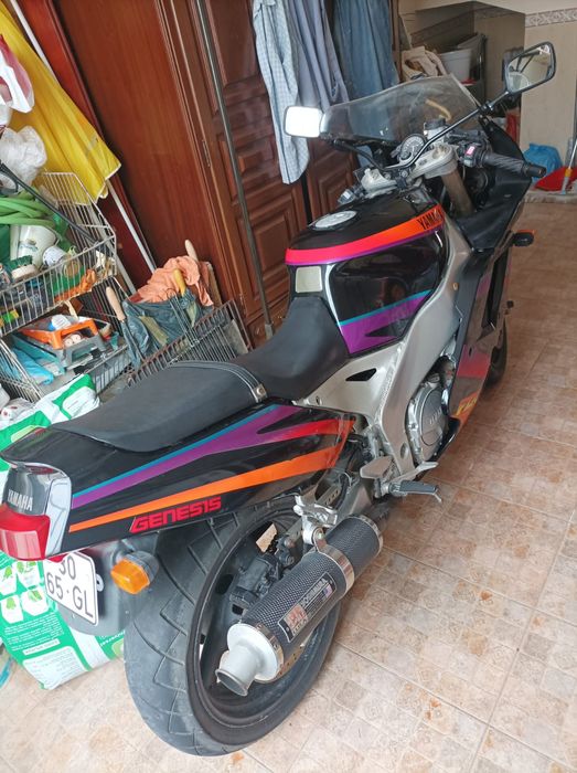 Yamaha FZR Genesis 1000 como nova