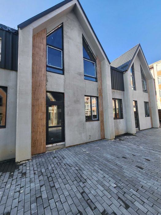 Вітаю. Забудовник. Продам готовий таунхаус Білогородка з ділянкою.