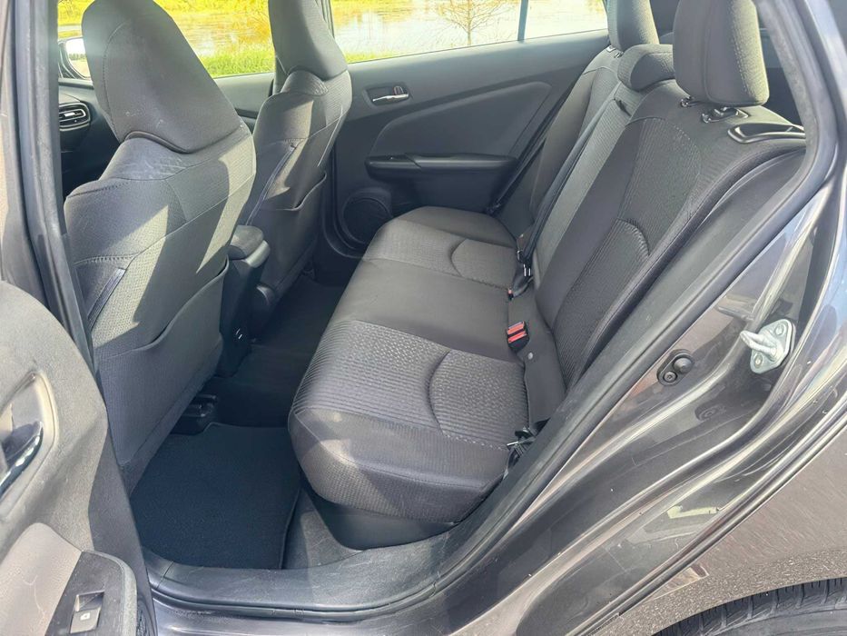 Toyota Prius      2016