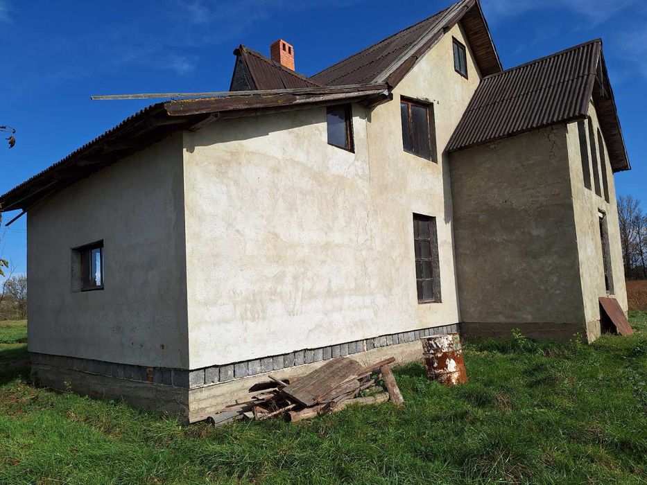 Прод-ся будинок з гаражем  в с Цуцилів-20 км від Франківська