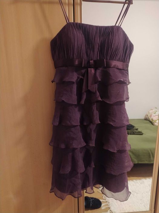 Fioletowa sukienka z falbanami wesele/studniówka