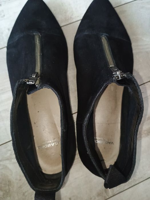 Buty czarne zamszowe botki 37 Vagabond