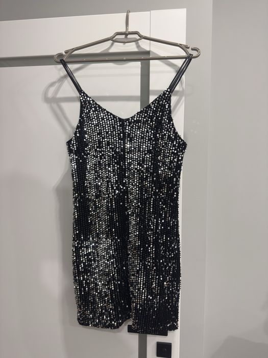 Сукня в паєтки на бретелях