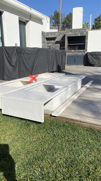 Lavatório suspenso em “mármore”