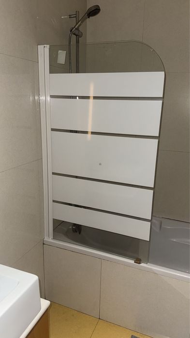 Instalação de Resguardo de Banheira sem Perfurações
