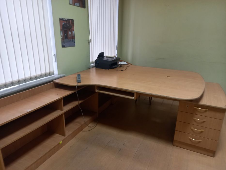 Отдам  стол офисный, б/у