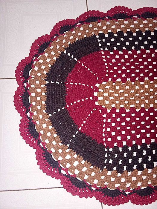 Tapete em crochê oval feito à mão