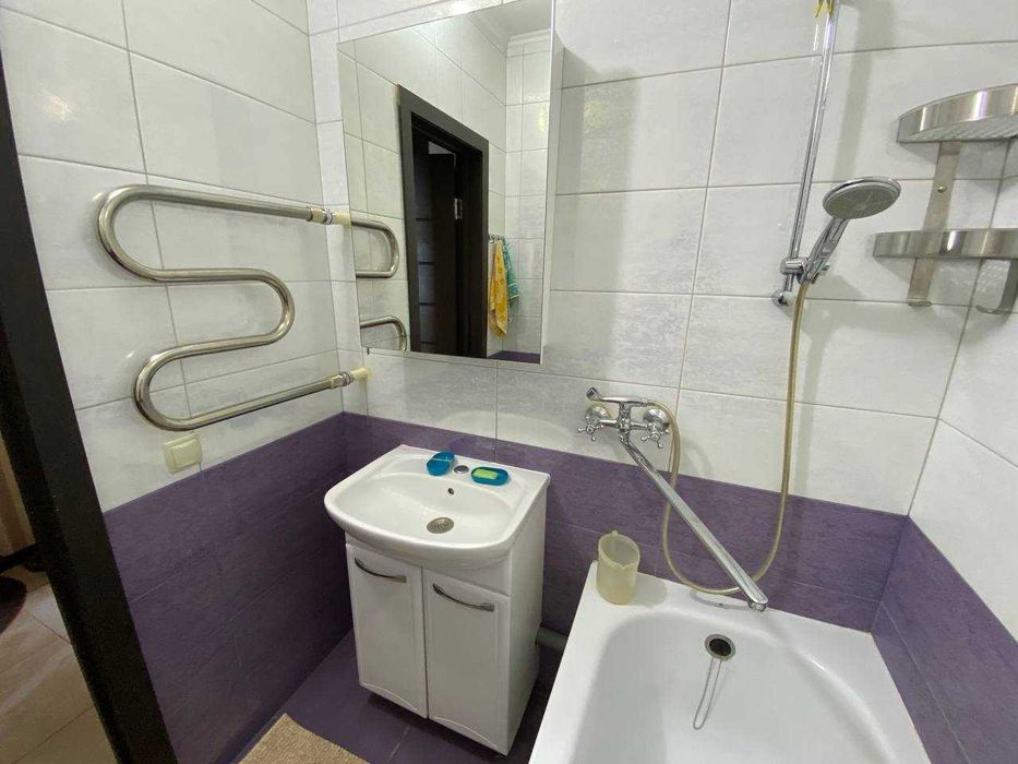 Простора 1-к  45 м²  біля метро Харківська/Позняки. Вишняківська,3