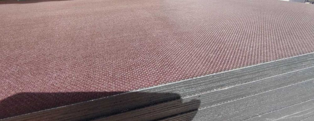 Sklejka Wodoodporna Antypoślizgowa Brzozowa Na Przyczepe (4m x 2,15m) 4000 X 2150 X 15mm