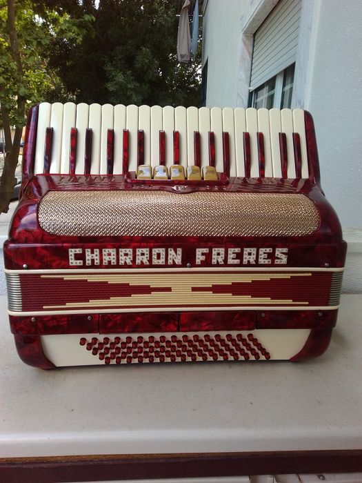 Acordeão Charron Freres Italiano à 3 a voz com mala - excelente, pronto a tocar