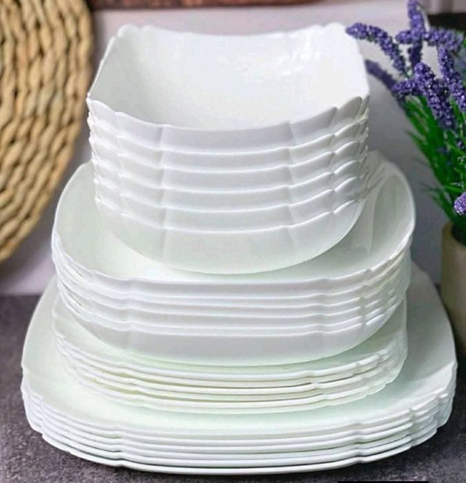 Набір тарілок,салатників,кришталь,кераміка,посуд