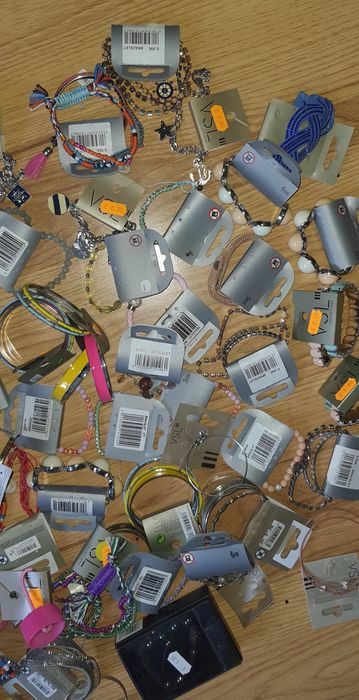 Biżuteria kolczyki piersionski bransoletki łańcuszki