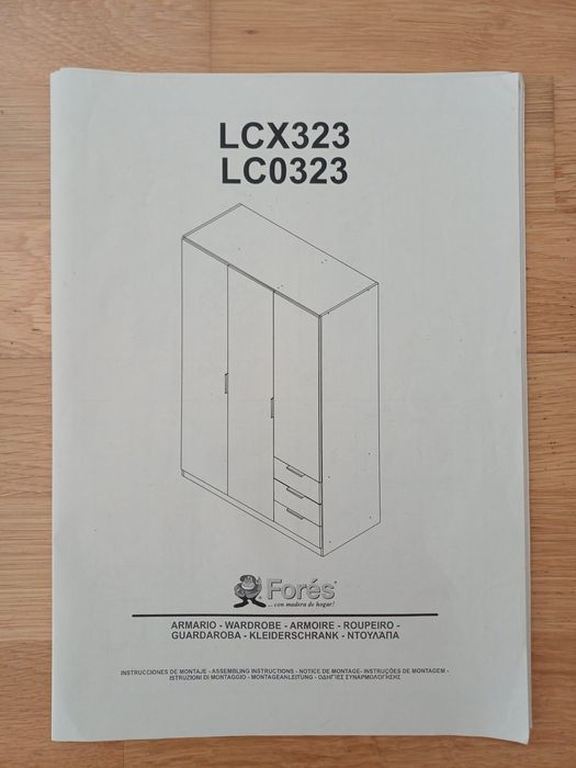 Roupeiro com gavetas e divisórias