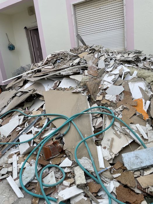 | Fretes, Entulho, Limpeza de Terrenos e Remoção de Terras
