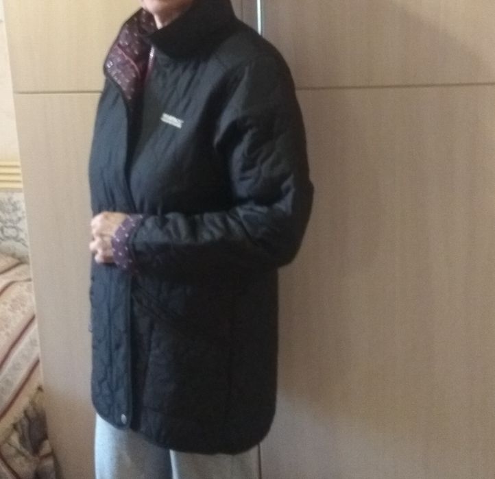 Куртка жіноча черна.