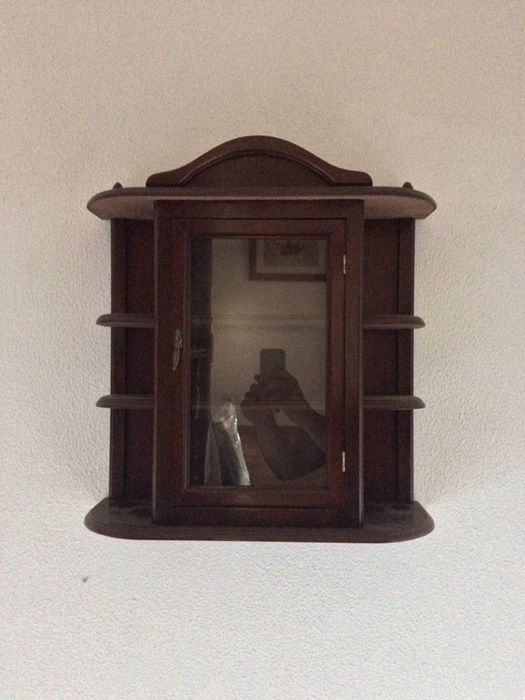 Quadros decorativos e movel de parede