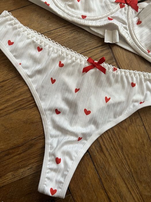 Новий комплект  нижнього білизни