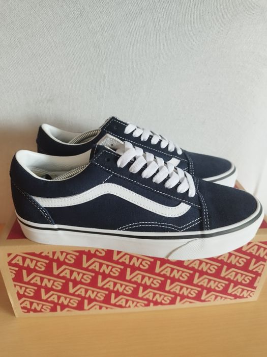 Vans Old Skool Azul e Branco tamanho 39 novos nunca usados.