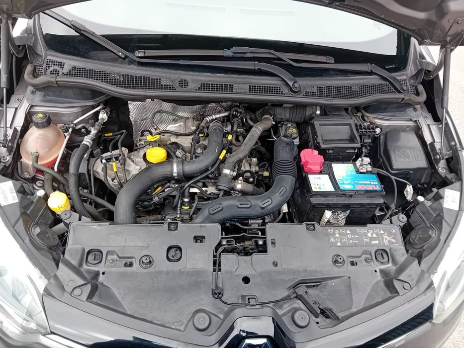 Renault Captur 0.9 tce Exclusive - Nacional  ( pequeno sinistro  )