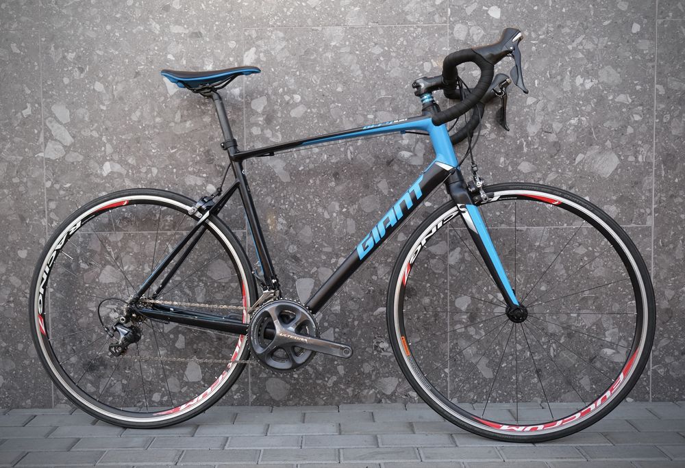 Шосейний велосипед Giant Defy Aluxx дуже легкий